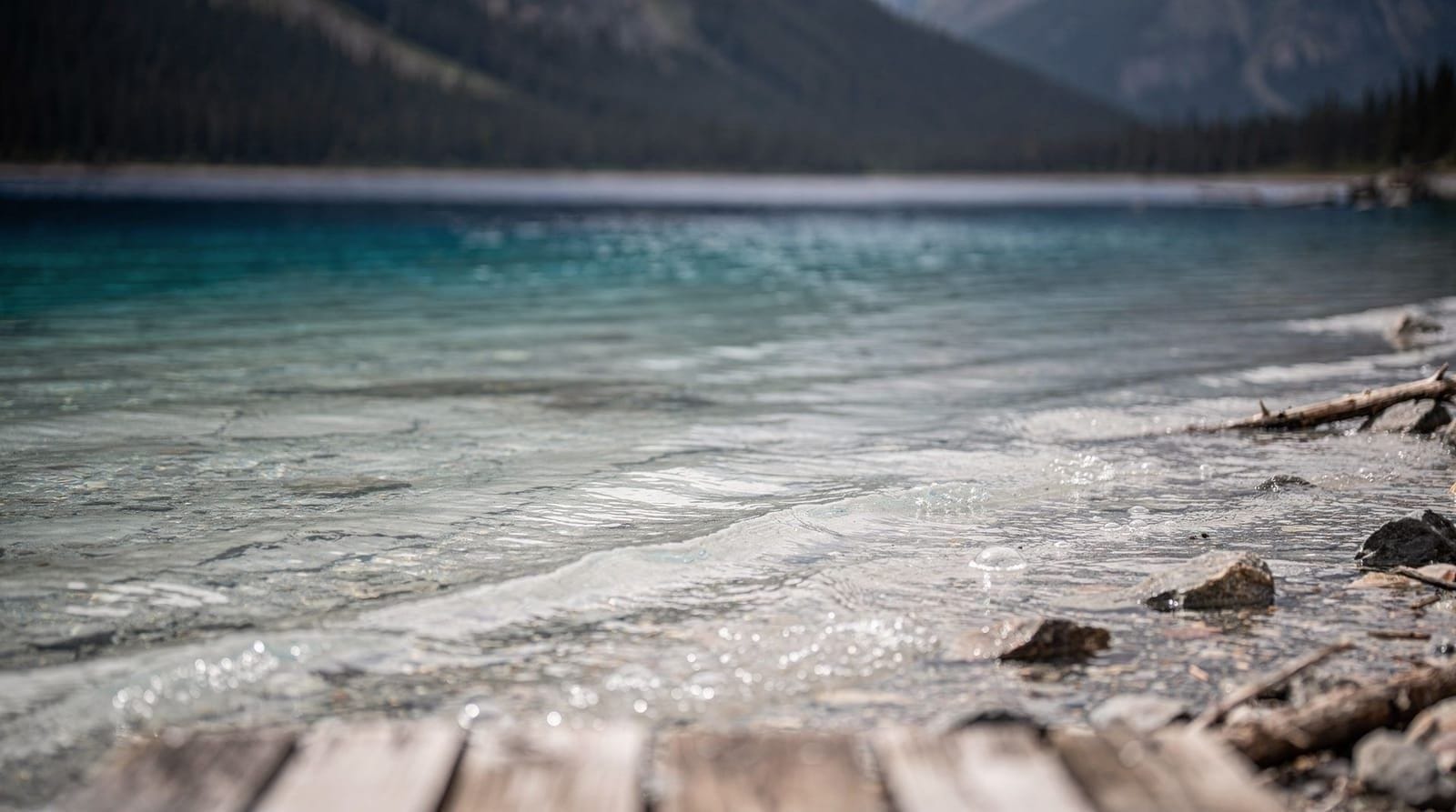 Why Lake Brienz is that colour