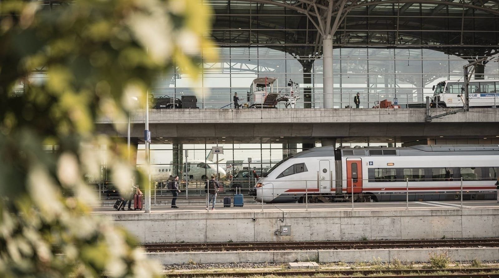 Zurich Airport to Interlaken: the train route, tickets and prices