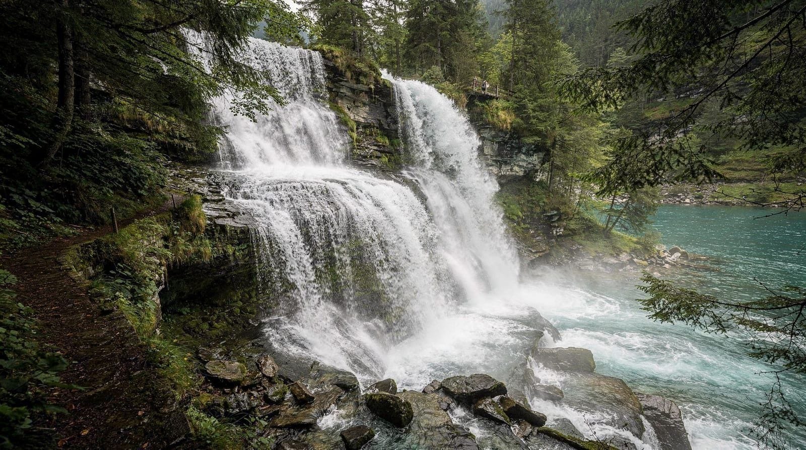 Le cascate di Giessbach e il sentiero lungolago fino a Iseltwald