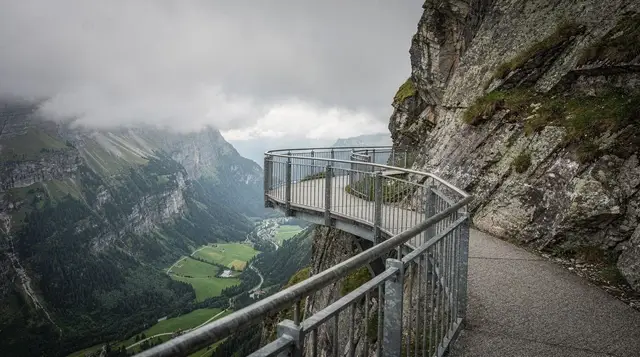 Grindelwald First: Cliff Walk, paid thrills and the walk to Bachalpsee