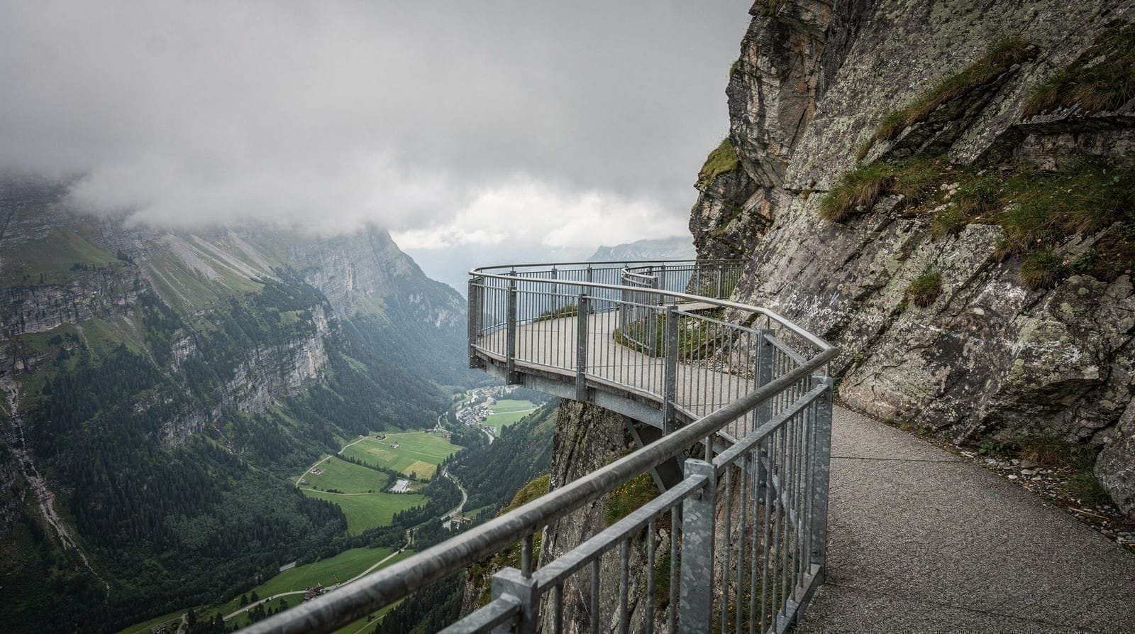 Grindelwald First: Cliff Walk, brividi a pagamento e la camminata al Bachalpsee