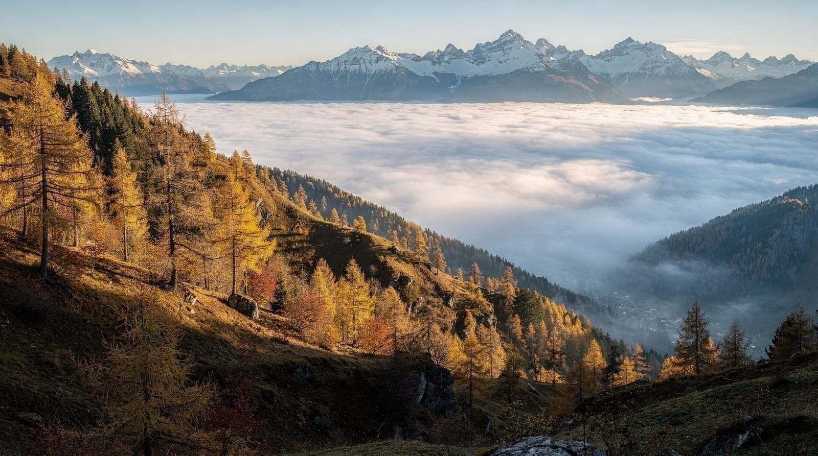Interlaken in autumn: larches, cloud seas and the quiet season