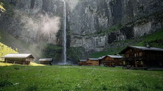 The Lauterbrunnen valley floor walk: Lauterbrunnen to Stechelberg
